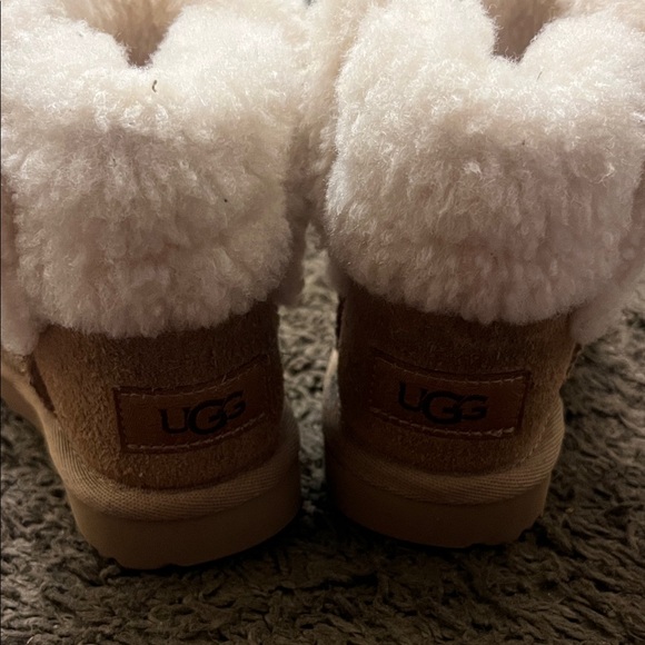 UGG Kids Boots with Cream Fur Lining - Picture 1 of 5